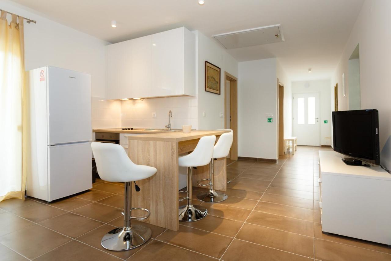 Villa Mirela Apartment Врбник Экстерьер фото