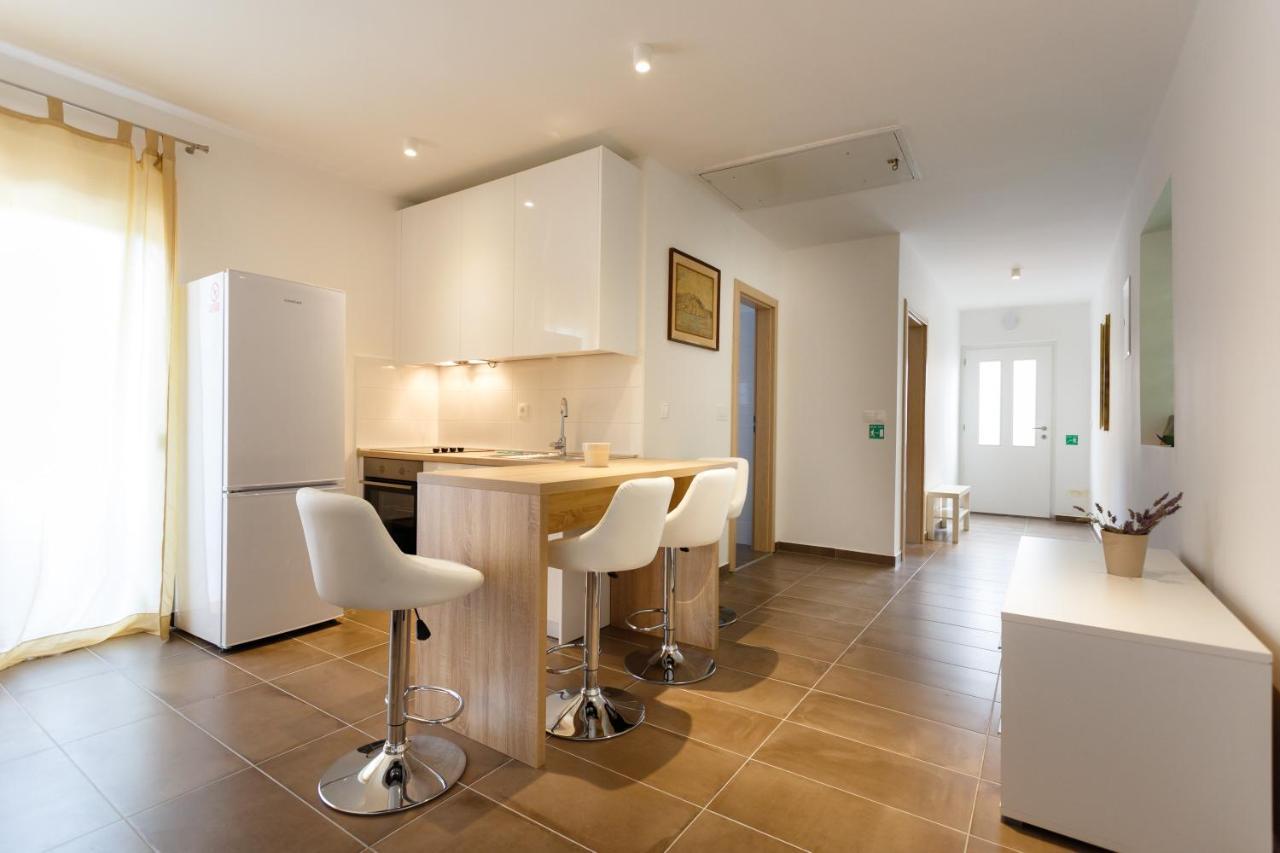 Villa Mirela Apartment Врбник Экстерьер фото