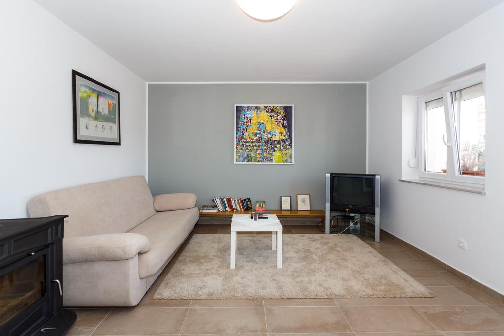 Villa Mirela Apartment Врбник Экстерьер фото
