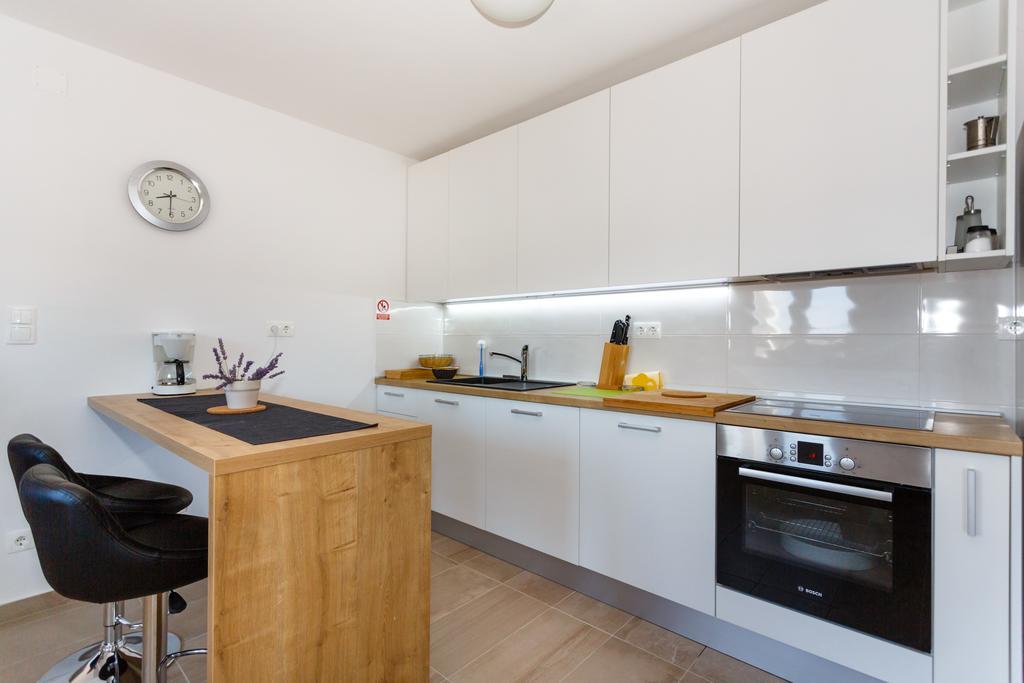 Villa Mirela Apartment Врбник Экстерьер фото