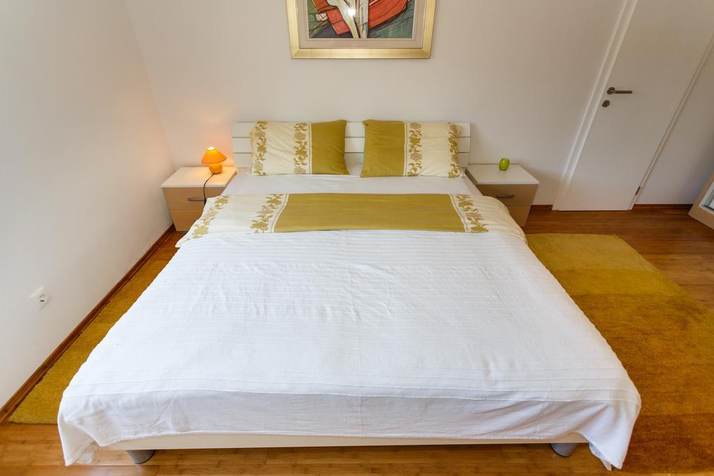 Villa Mirela Apartment Врбник Экстерьер фото
