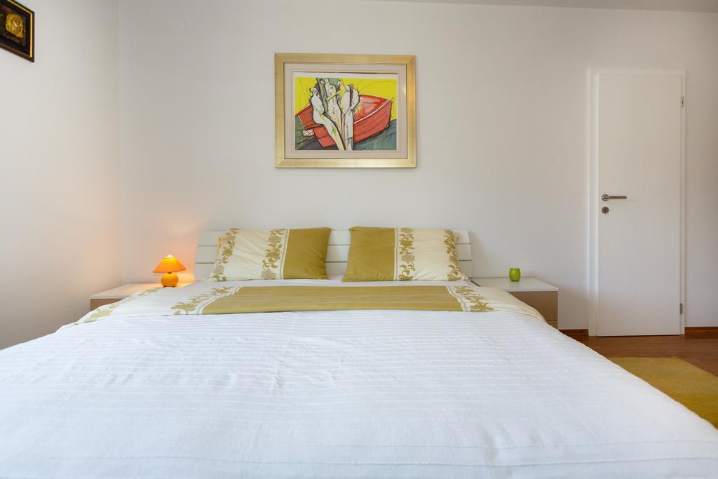 Villa Mirela Apartment Врбник Экстерьер фото