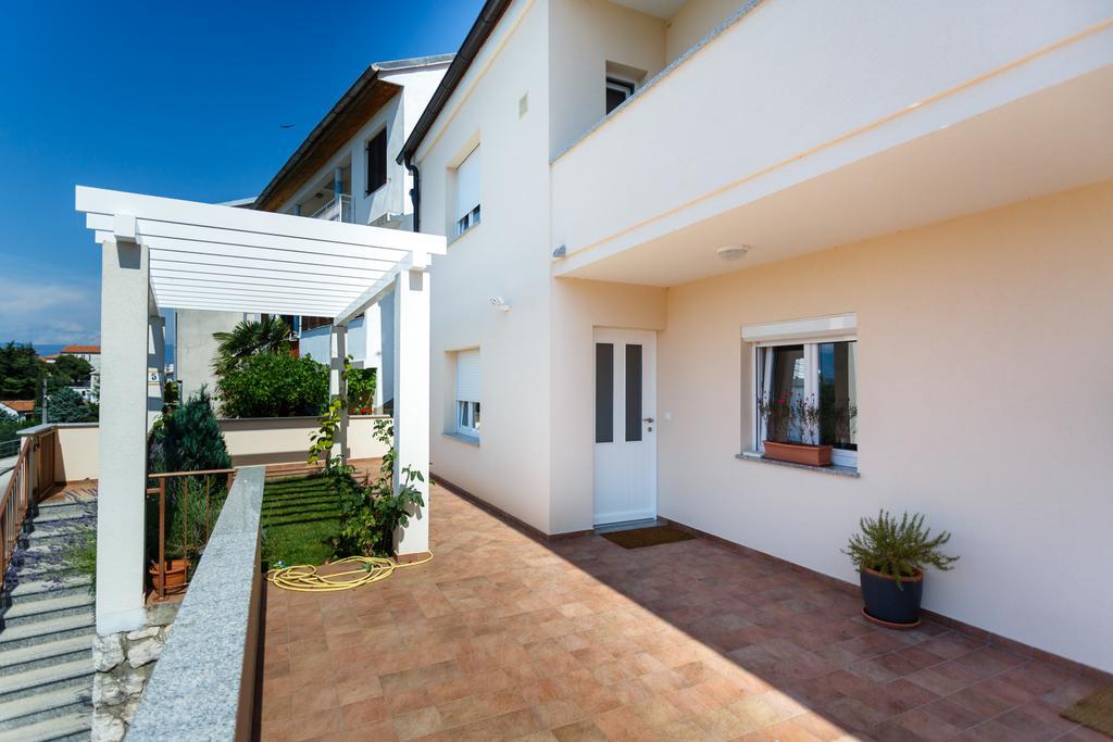 Villa Mirela Apartment Врбник Экстерьер фото